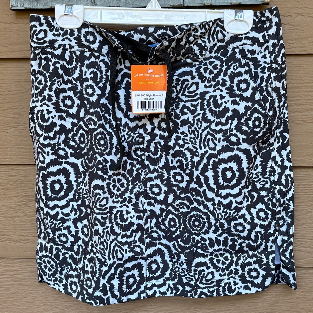 Ripskirt Hawaii Black and blue Night Blooms Sport skirt